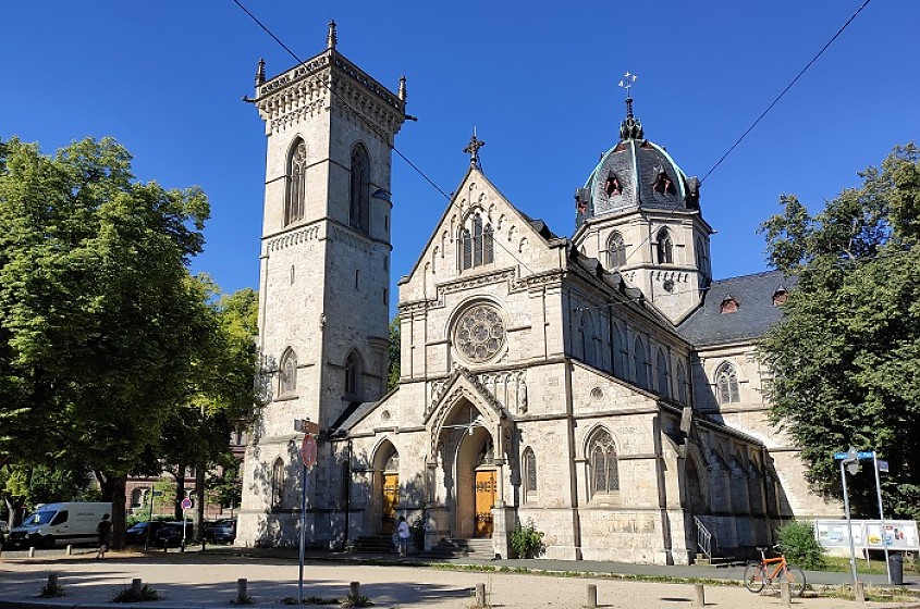 Herz-Jesu-Kirche (Quelle: H.Helmlechner, wikipedia.org, CC BY-SA 4.0)